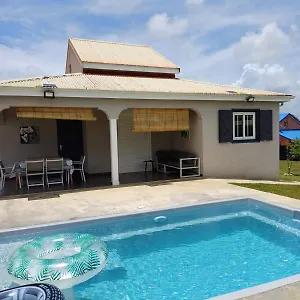 Private House For Vacation, Castel Hébergement de vacances Lamentin